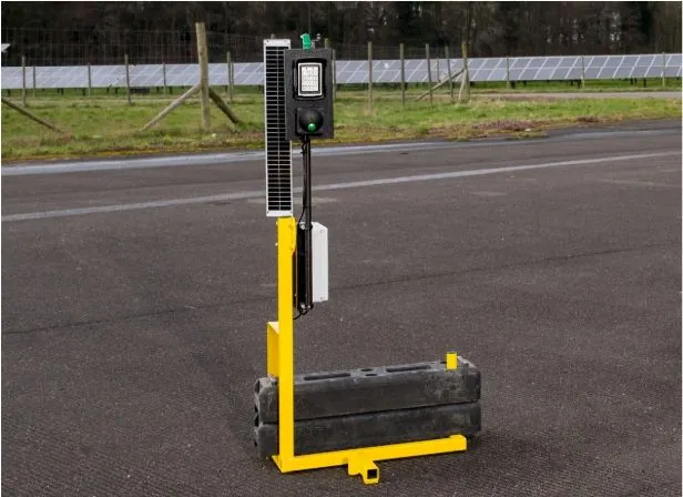 Wire-free keypad post standing next to a Dofygate barrier